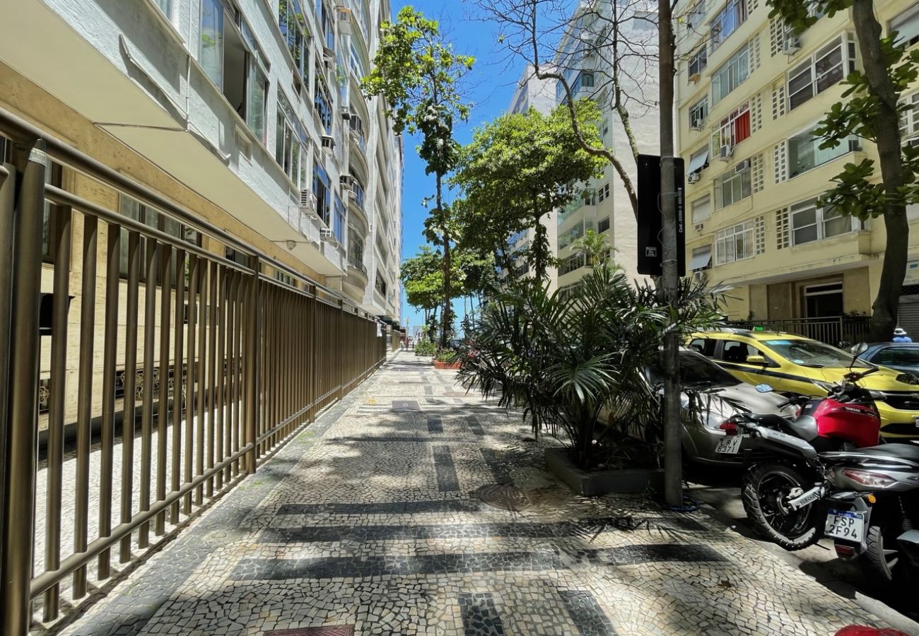 Apartamento em Rio de Janeiro - Tranquilo, na quadra da praia e perto de tudo - BestHostRio