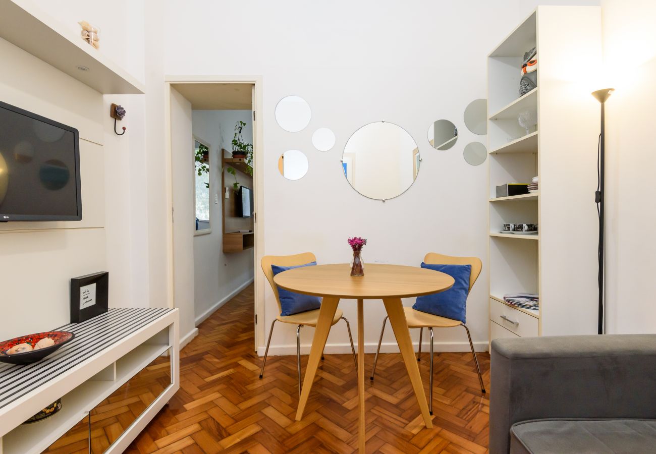 Apartamento em Rio de Janeiro - Tranquilo, na quadra da praia e perto de tudo - BestHostRio