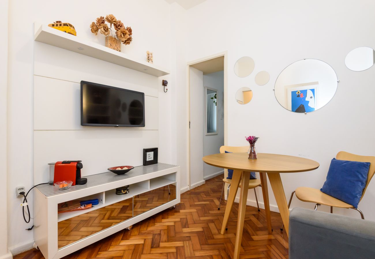 Apartamento em Rio de Janeiro - Tranquilo, na quadra da praia e perto de tudo - BestHostRio