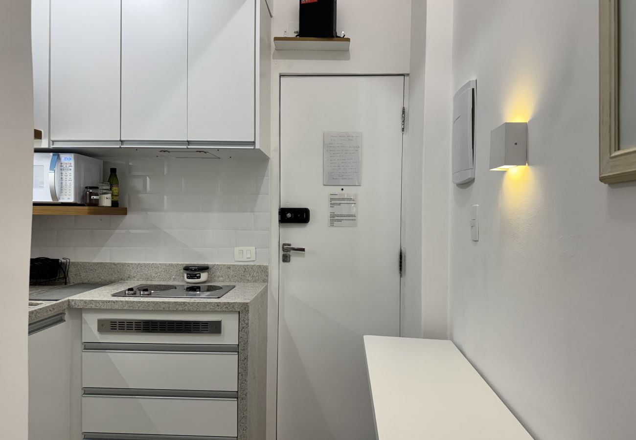 Apartamento em Rio de Janeiro - Tranquilo, na quadra da praia e perto de tudo - BestHostRio