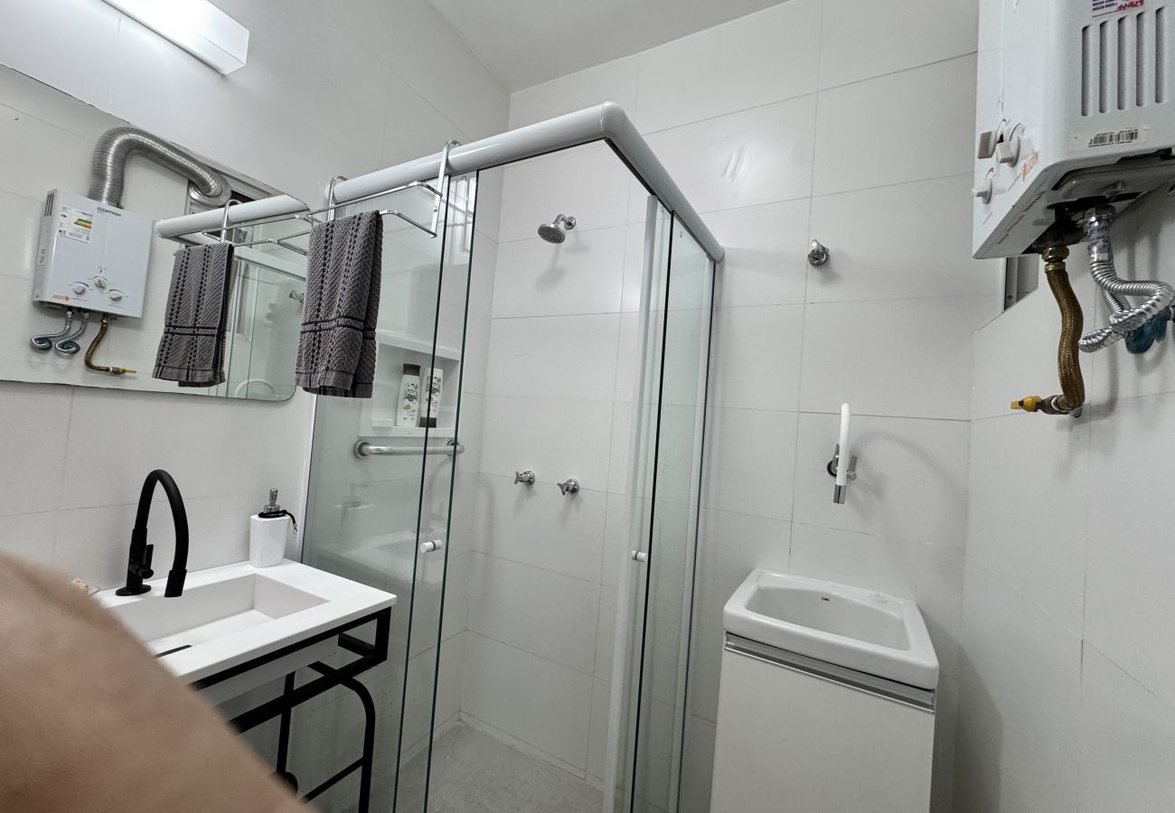 Apartamento em Rio de Janeiro - Tranquilo, na quadra da praia e perto de tudo - BestHostRio