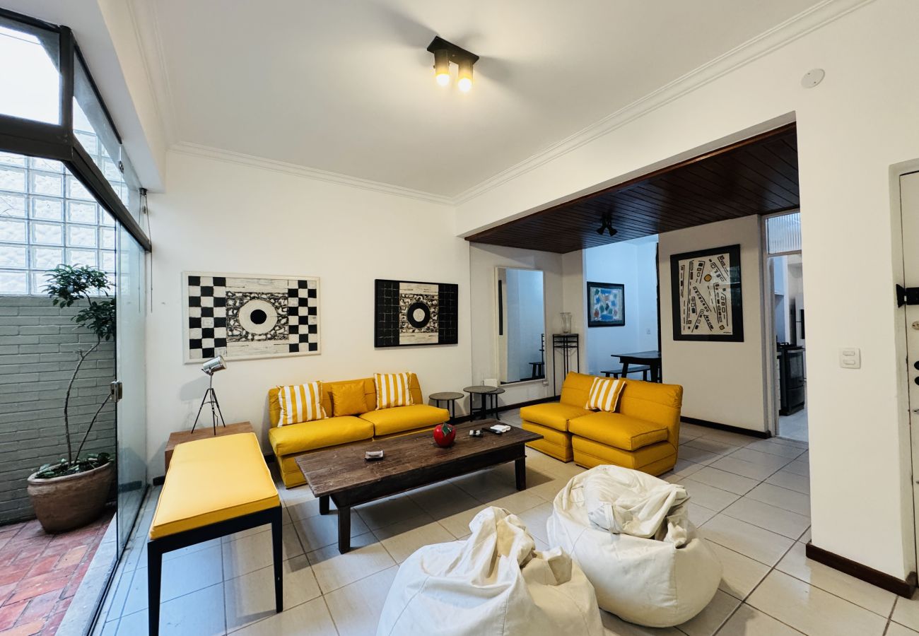 Apartamento em Rio de Janeiro - Charmoso Apartamento Térreo com Estilo e Conforto