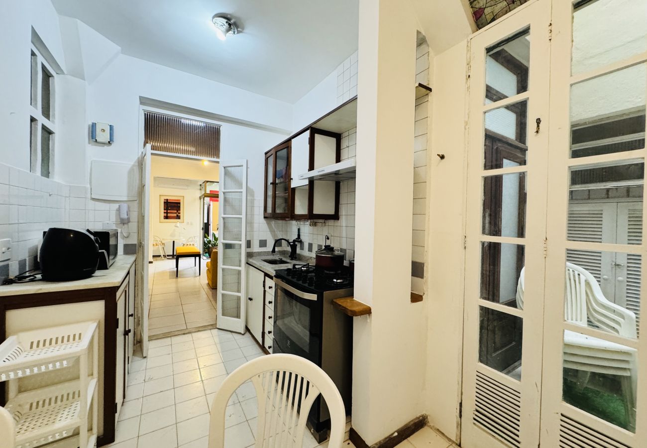 Apartamento em Rio de Janeiro - Charmoso Apartamento Térreo com Estilo e Conforto