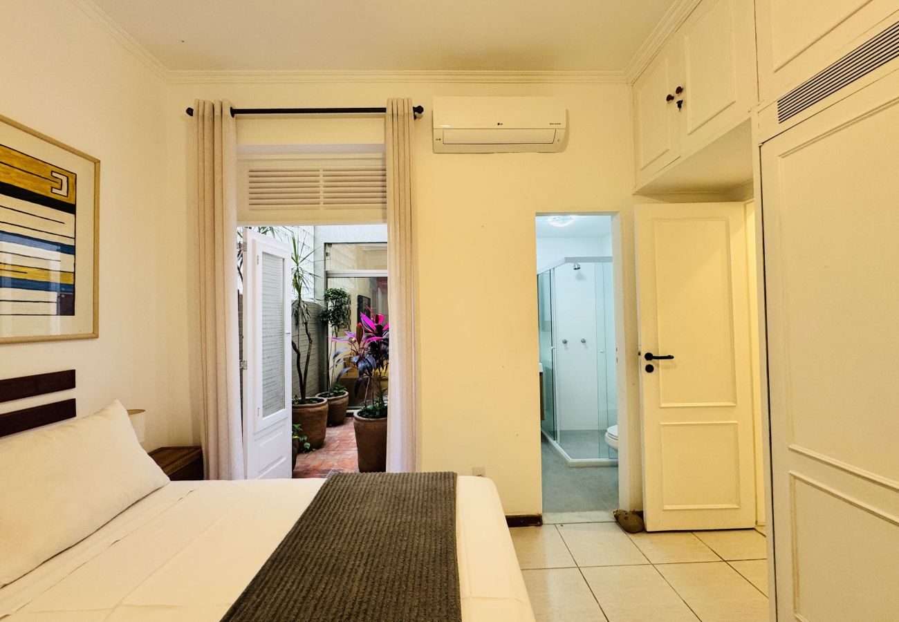 Apartamento em Rio de Janeiro - Charmoso Apartamento Térreo com Estilo e Conforto