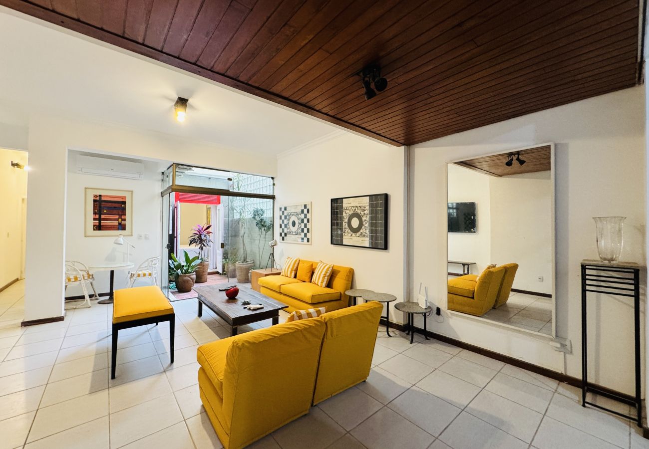 Apartamento em Rio de Janeiro - Charmoso Apartamento Térreo com Estilo e Conforto