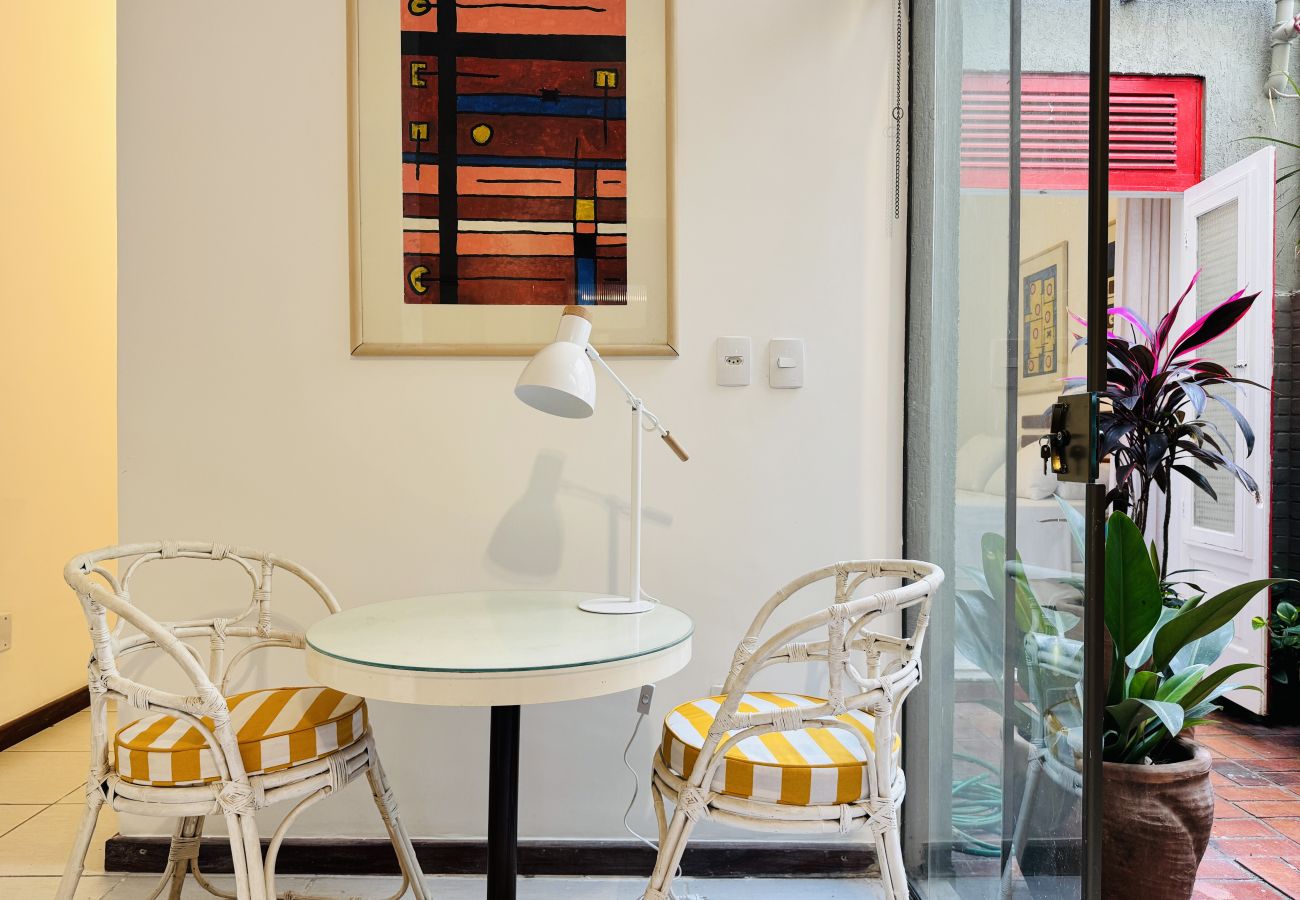 Apartamento em Rio de Janeiro - Charmoso Apartamento Térreo com Estilo e Conforto