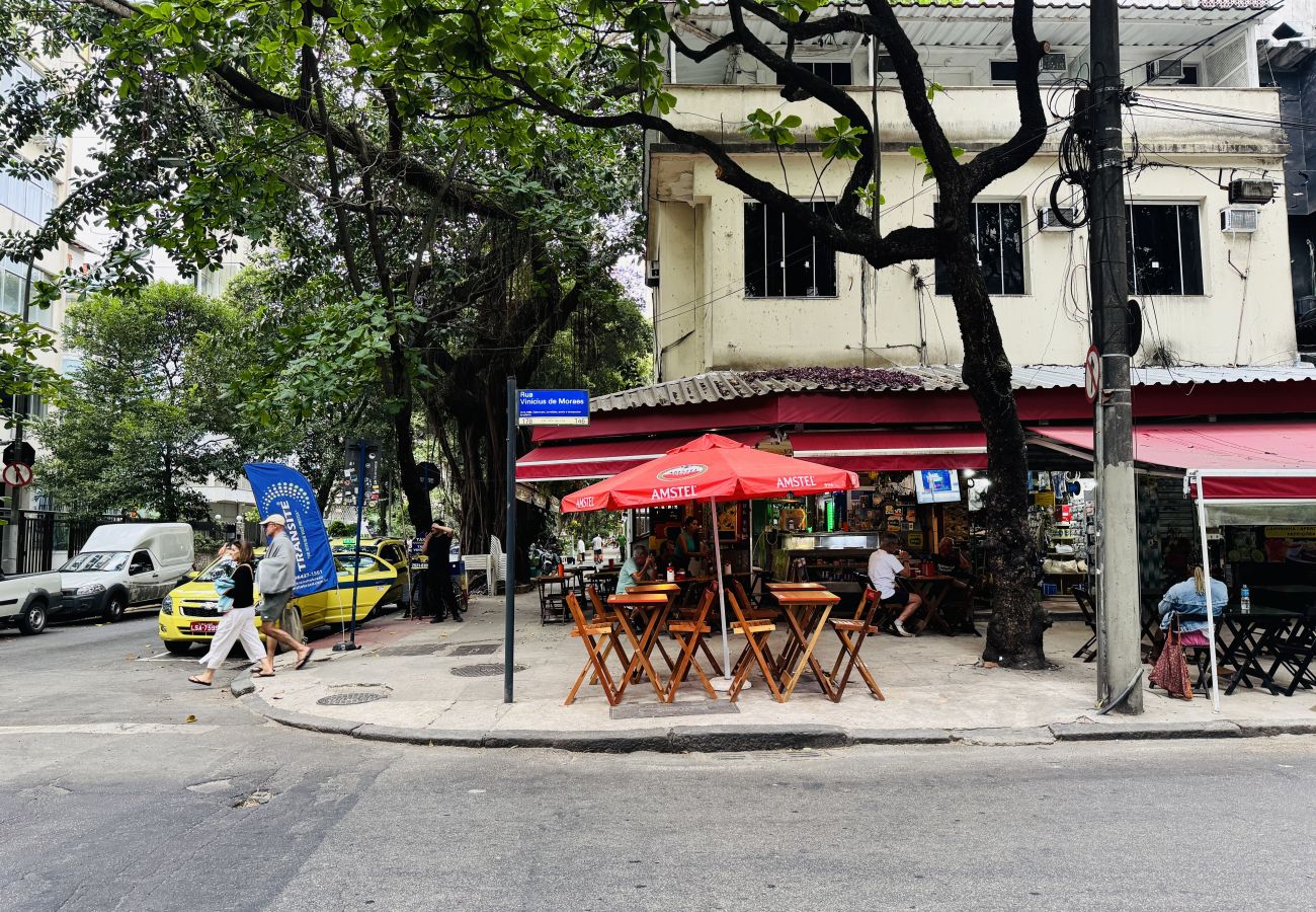 Apartamento em Rio de Janeiro - Charmoso Apartamento Térreo com Estilo e Conforto