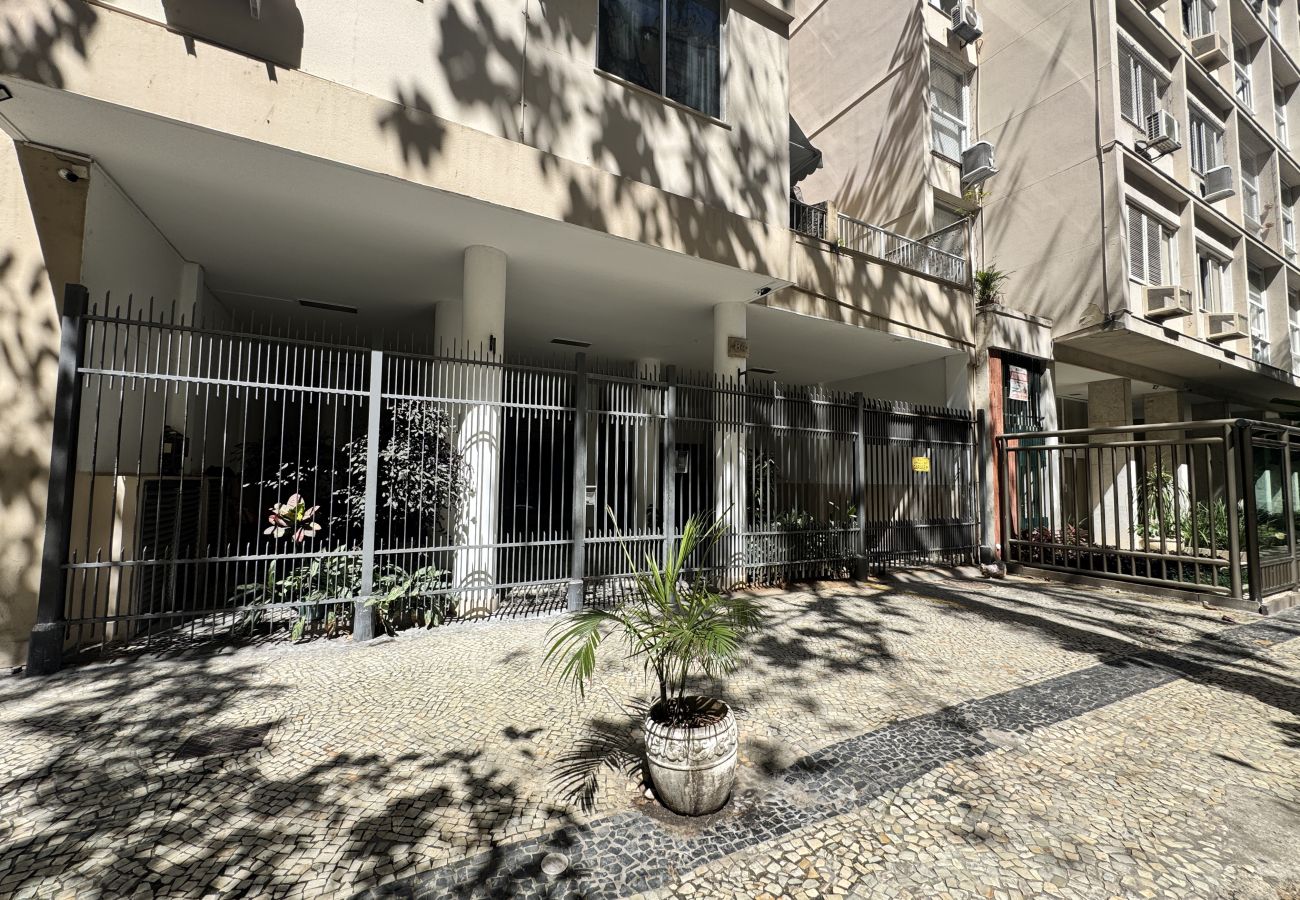 Apartamento em Rio de Janeiro - Design Clean e Localização Perfeita em Ipanema p/ Casal